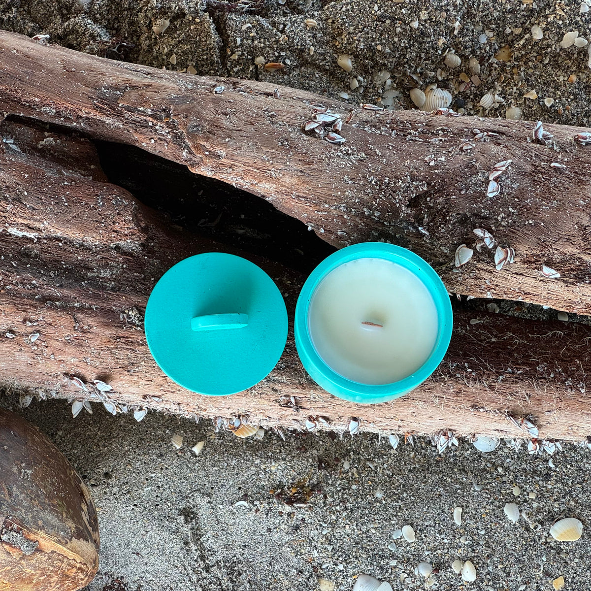 Sea Dreams concrete candle in blue – coastal melon and jasmine scent