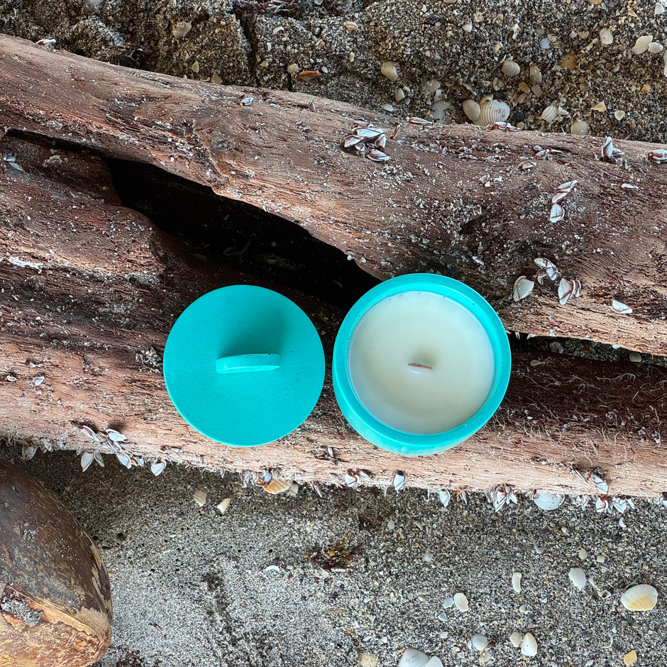 Sea Dreams concrete candle in blue – coastal melon and jasmine scent