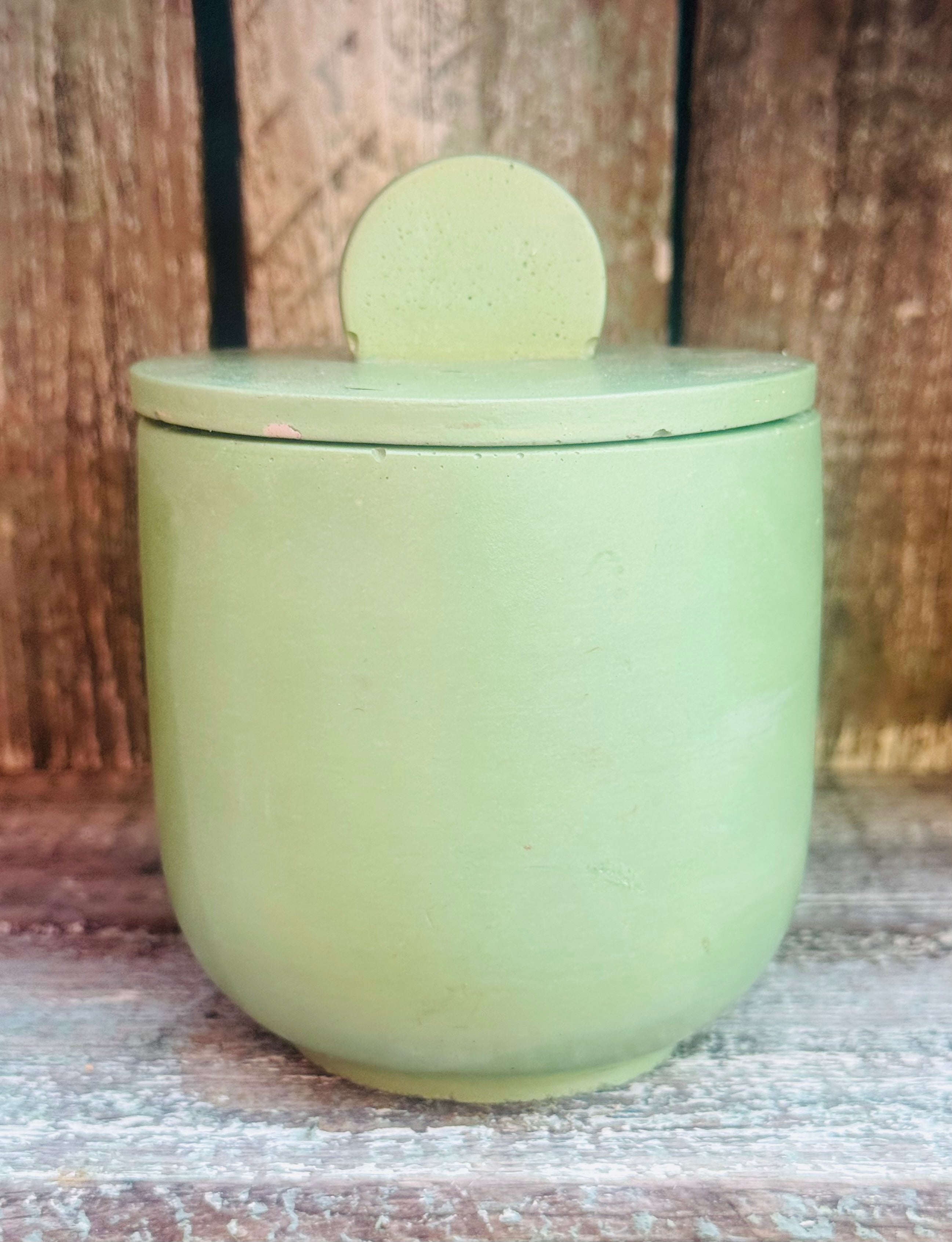 Sea Dreams candle top view – coconut wax in handcrafted concrete