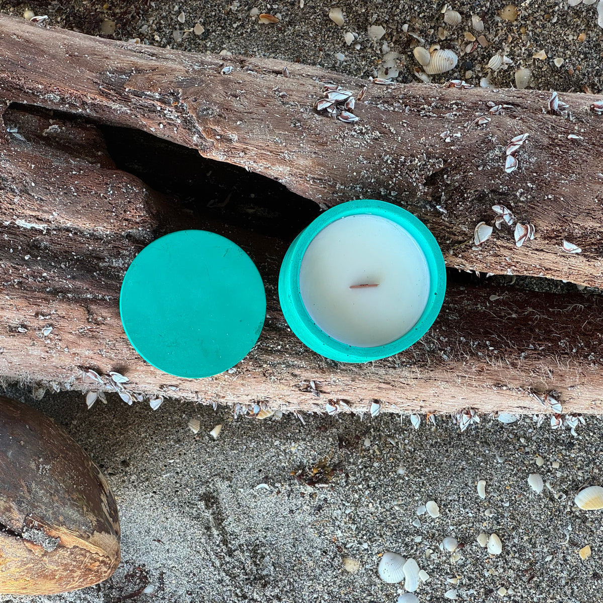 Sea Dreams concrete candle in blue – coastal melon and jasmine scent