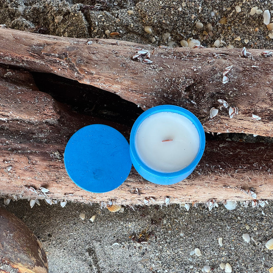 Sea Dreams concrete candle in blue – coastal melon and jasmine scent