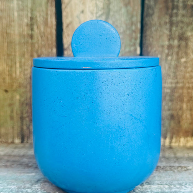Sea Dreams Concrete Candle – melon, jasmine, and driftwood scent